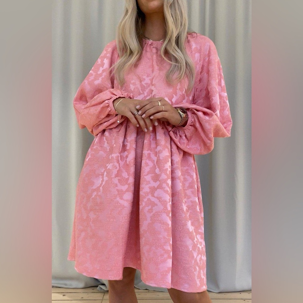 STINE GOYA Kelly Distortion Pink Long Sleeve Jacquard Babydoll Dress